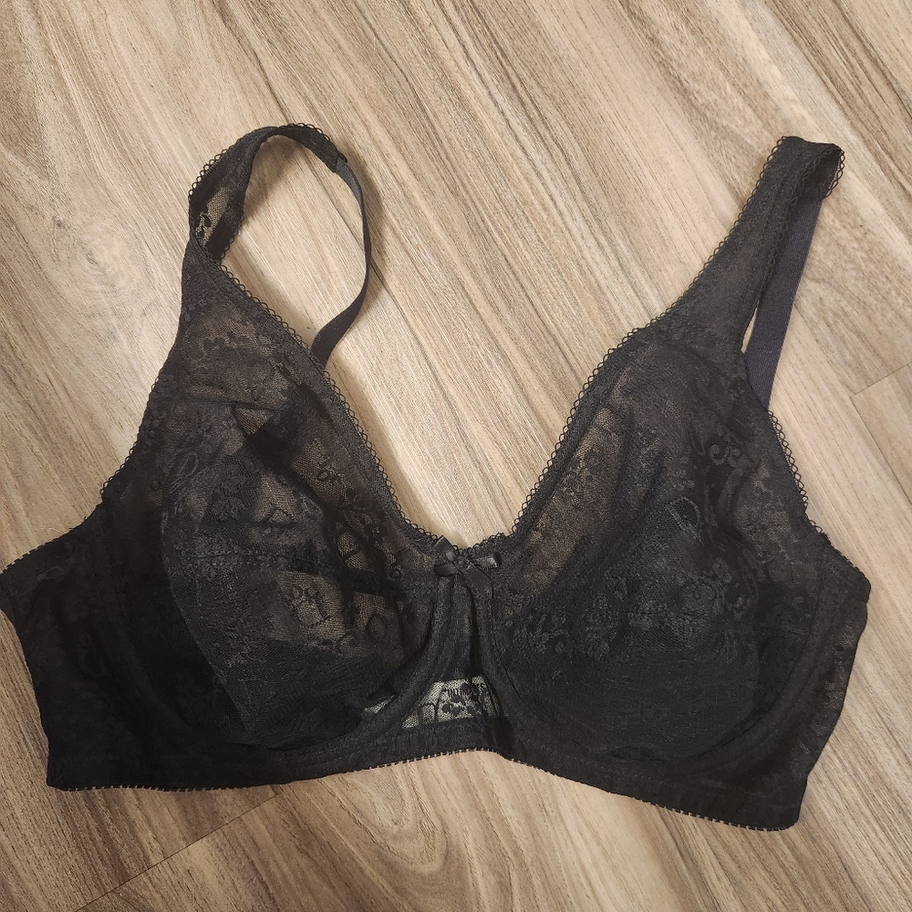 Christian dior vintage monogram lace bra size 38C NWOT